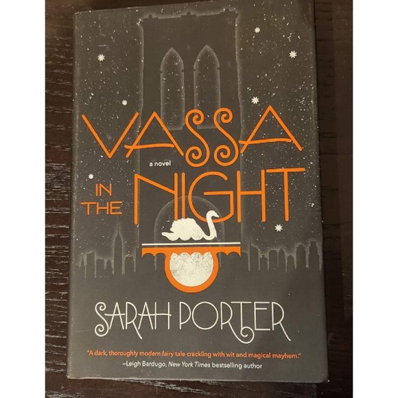 Book - Vassa in the Night by Sarah Porter - Picture 1 of 5